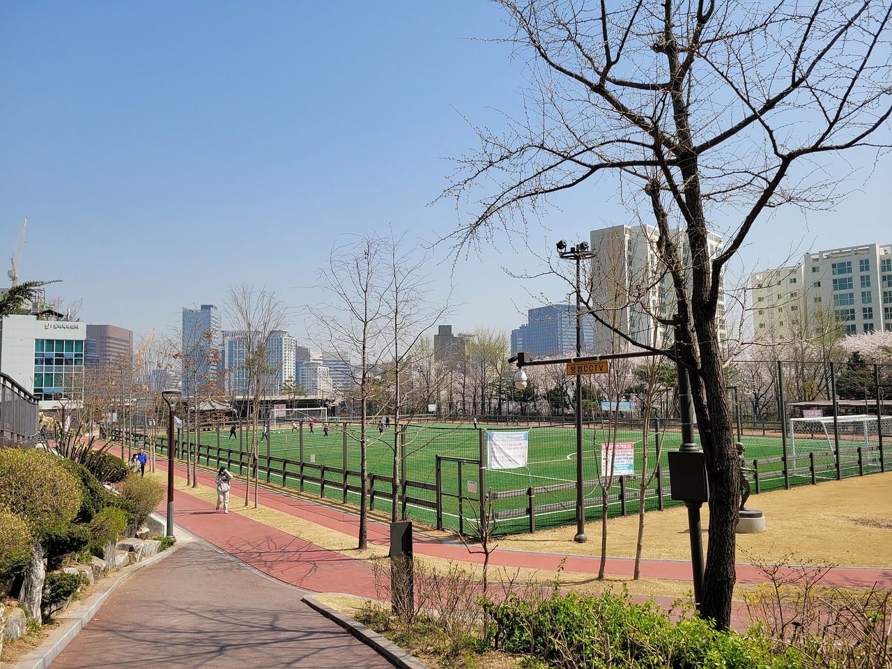 並建議俱樂